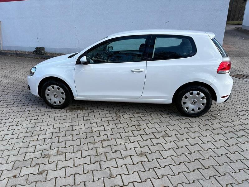 Gebraucht VW Golf VI 80 PS (58 kW) 2010 Weiß Kleinwagen