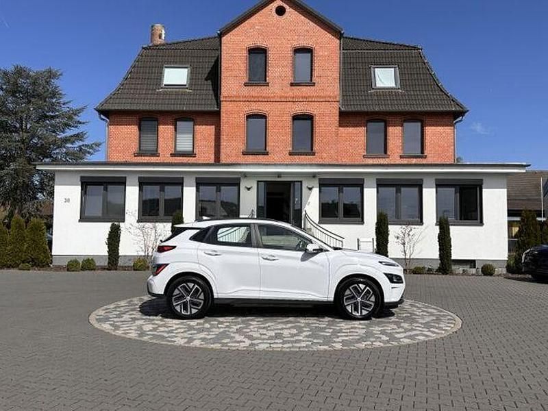 Gebraucht Hyundai Kona Select 150 kW (204 PS) 2021 Weiß SUV