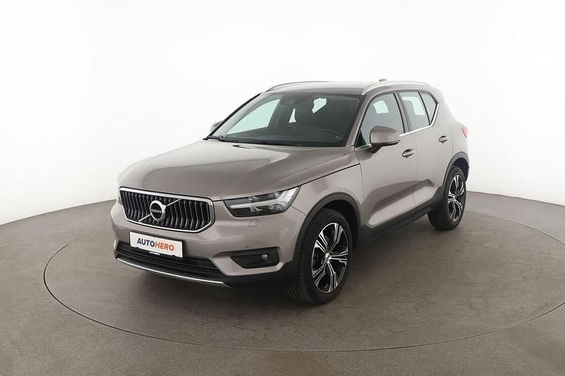 Grau Gebraucht 2020 Volvo XC40 Inscription SUV | 23.030 € (Guter Preis) - Bild 1/3