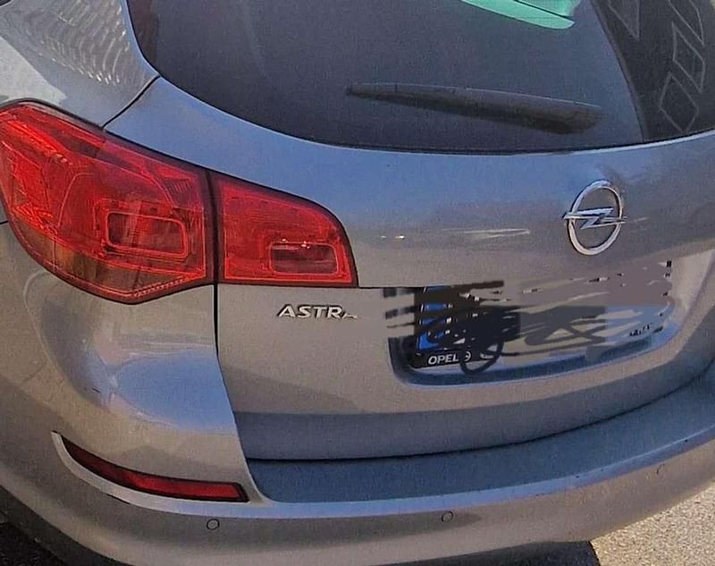 Gebraucht Opel Astra Design Edition 179 PS (131 kW) 2011 Silber Kombi