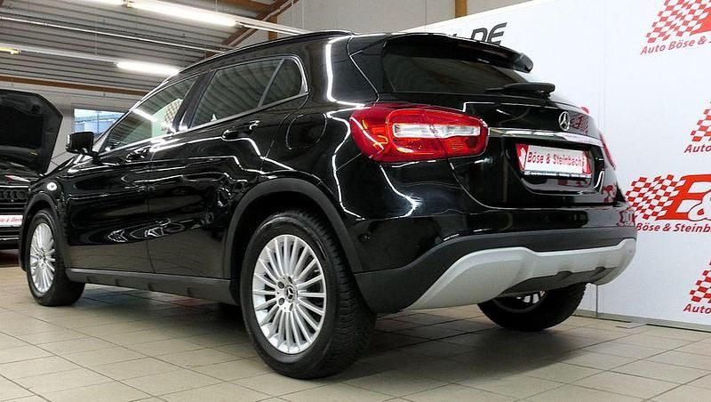 Gebraucht Mercedes GLA180 122 PS (89 kW) 2019 Schwarz SUV