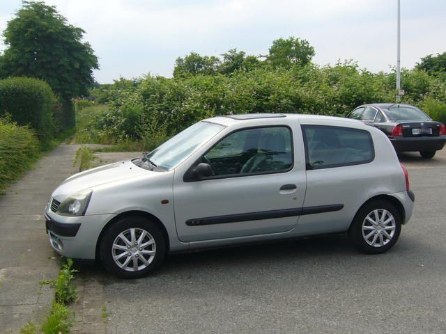 Gebraucht Renault Clio II Expression 82 PS (60 kW) 2002 Silber Limousine