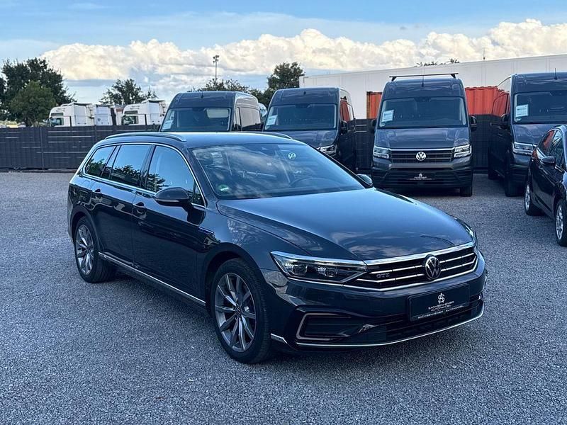 Grau Gebraucht 2023 VW Passat GTE Kombi | 25.999 € (Fairer Preis) - Bild 1/4