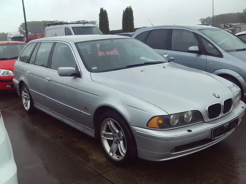 Gebraucht BMW 520 Exclusive 170 PS (125 kW) 2003 Silber (metallic) Kombi