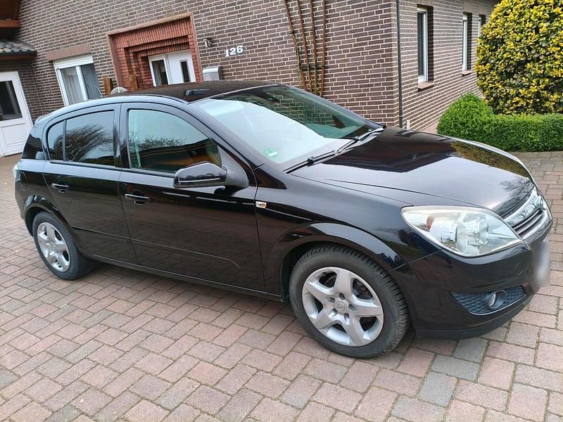 Gebraucht Opel Astra 115 PS (84 kW) 2008 Schwarz Limousine