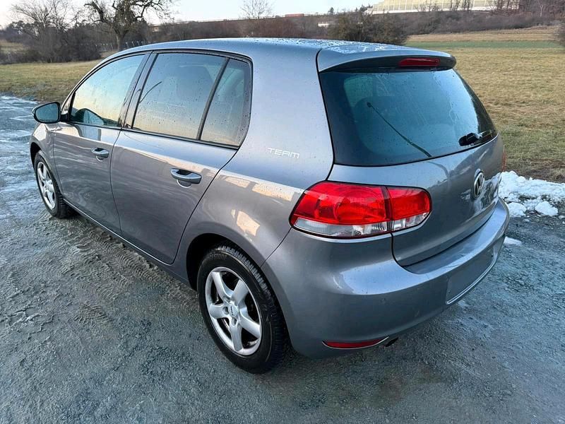 Gebraucht VW Golf VI Team 105 PS (77 kW) 2010 Grau Kleinwagen