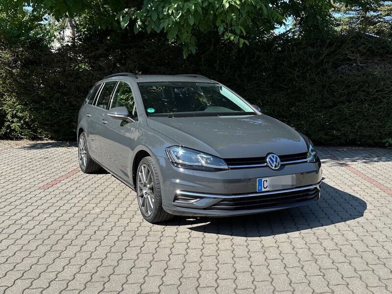 Grau Gebraucht 2020 VW Golf VII Comfortline Kombi | 19.500 € (Fairer Preis) - Bild 1/4