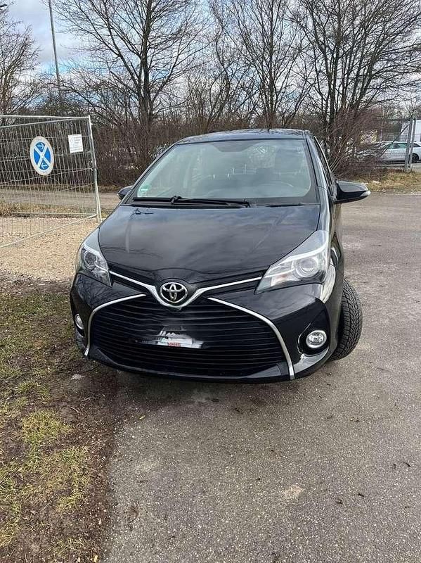 Gebraucht Toyota Yaris 99 PS (72 kW) 2015 Schwarz Kleinwagen