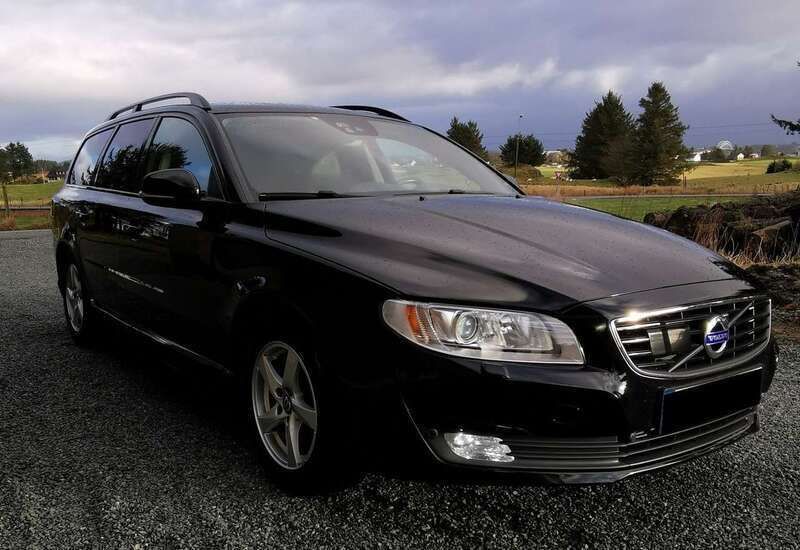 Schwarz Gebraucht 2016 Volvo V70 Momentum Kombi | 13.580 € (Fairer Preis) - Bild 1/4