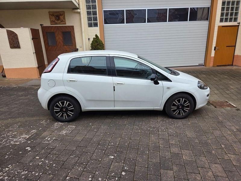 Gebraucht Fiat Punto 86 PS (63 kW) 2012 Weiß Kleinwagen