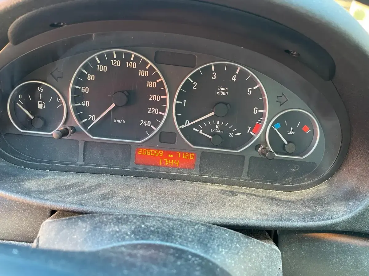 Gebraucht BMW 318 143 PS (105 kW) 2003 Grau Kombi