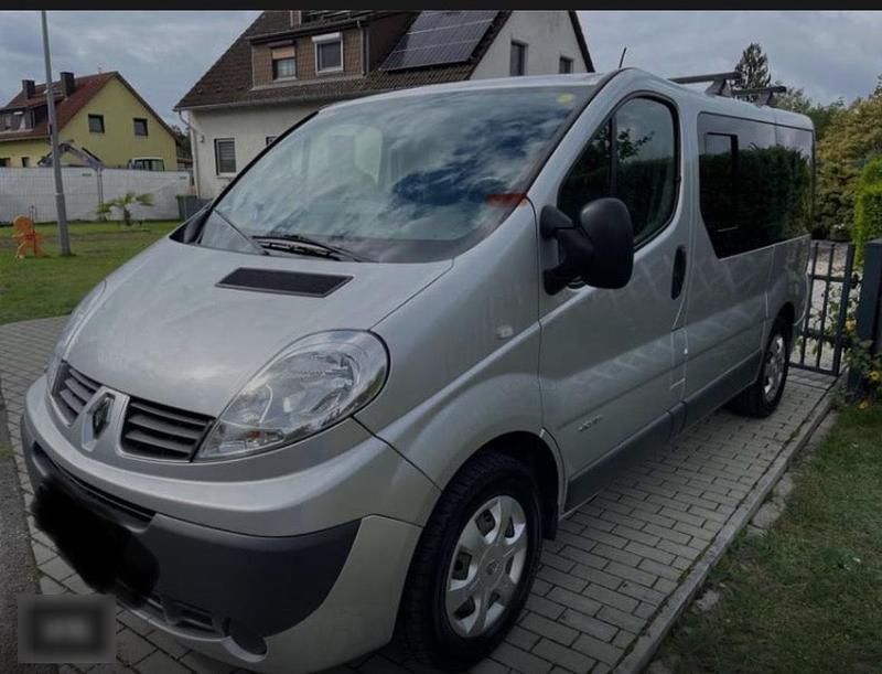 Gebraucht Renault Trafic 115 PS (84 kW) 2014 Silber Van / Kleinbus