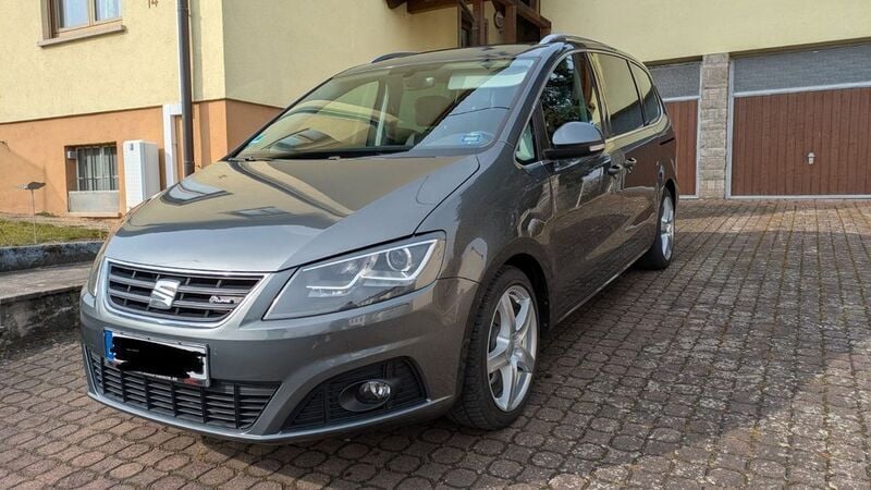 Grau Gebraucht 2018 Seat Alhambra FR-Line Van / Kleinbus | 19.200 € (Fairer Preis) - Bild 1/4