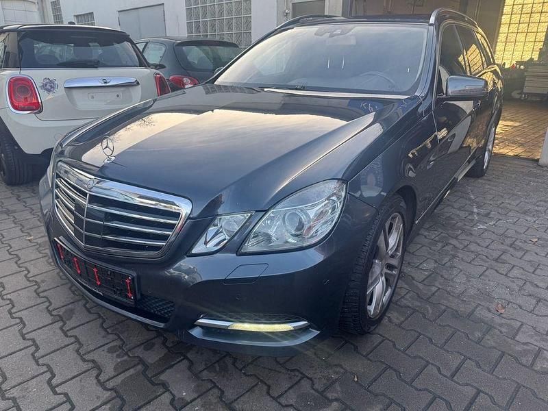 Grau Gebraucht 2010 Mercedes E350 Kombi | 5.990 € (Superpreis) - Bild 1/4