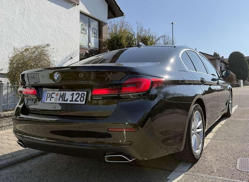 Gebraucht BMW 520 184 PS (135 kW) 2022 Schwarz Limousine