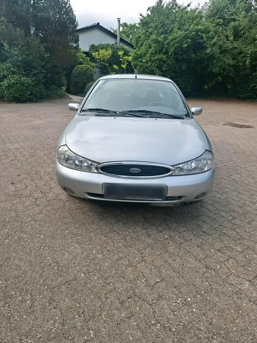 Gebraucht Ford Mondeo 130 PS (95 kW) 1998 Silber Limousine