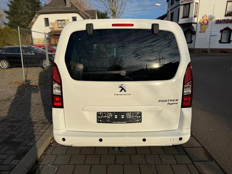 Gebraucht Peugeot Partner Tepee Active 98 PS (72 kW) 2017 Weiß Van / Kleinbus