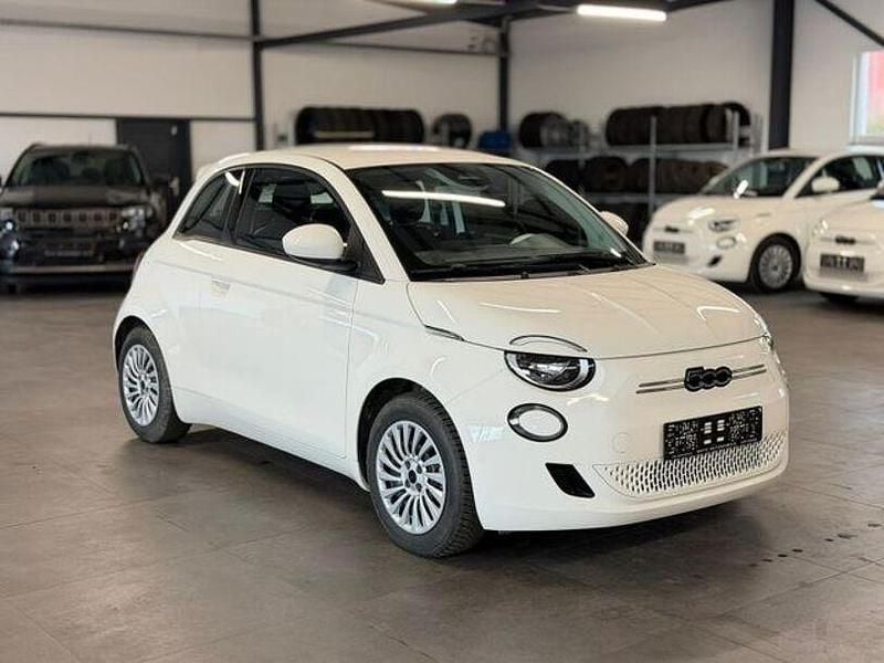 Second-hand Fiat 500e 86 kW (118 CP) 2023 Alb Berlinǎ