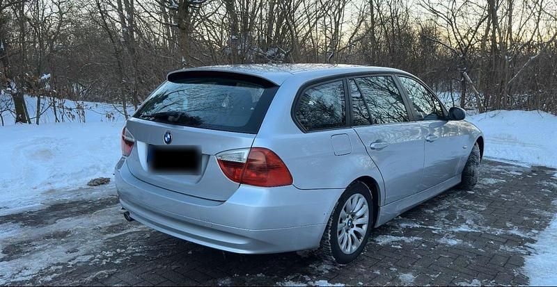 Gebraucht BMW 318 143 PS (105 kW) 2008 Silber Kombi