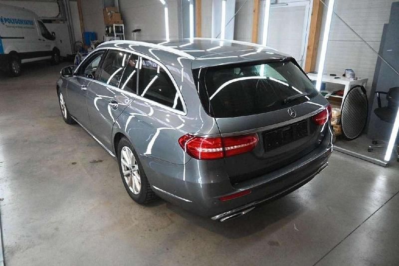 Gebraucht Mercedes E220 194 PS (142 kW) 2020 Selenitgrau Kombi
