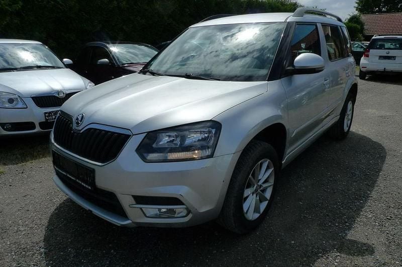 Silber Gebraucht 2015 Skoda Yeti Ambition SUV | 9.550 € (Guter Preis) - Bild 1/4