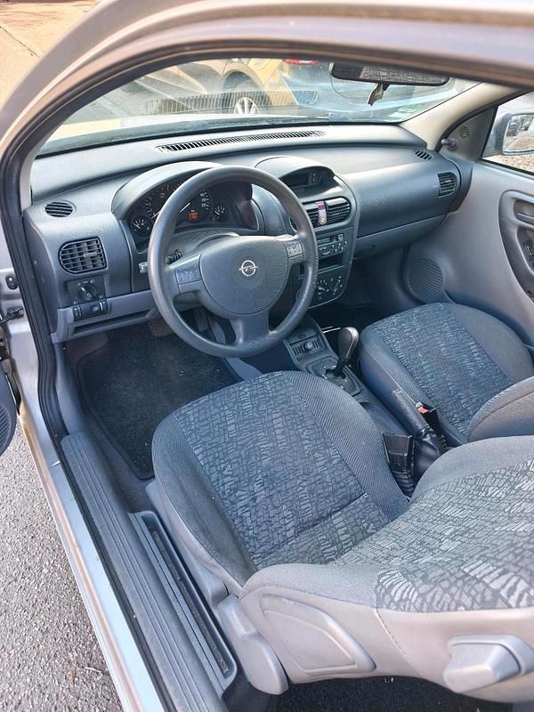 Gebraucht Opel Corsa 80 PS (58 kW) 2001 Silber Kleinwagen
