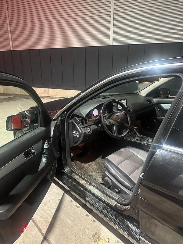 Gebraucht Mercedes C220 170 PS (125 kW) 2008 Schwarz Limousine