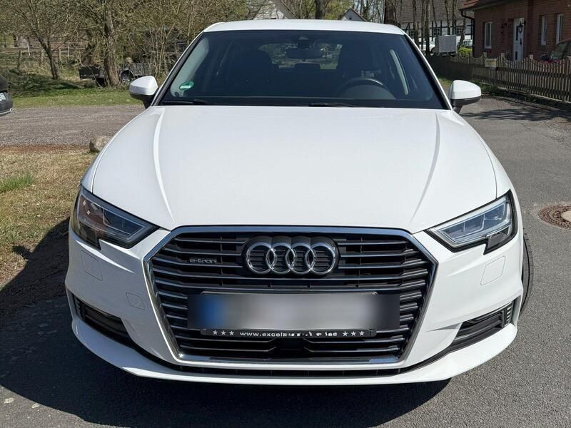 Weiß Gebraucht 2020 Audi A3 e-tron Kleinwagen | 19.800 € (Fairer Preis) - Bild 1/4