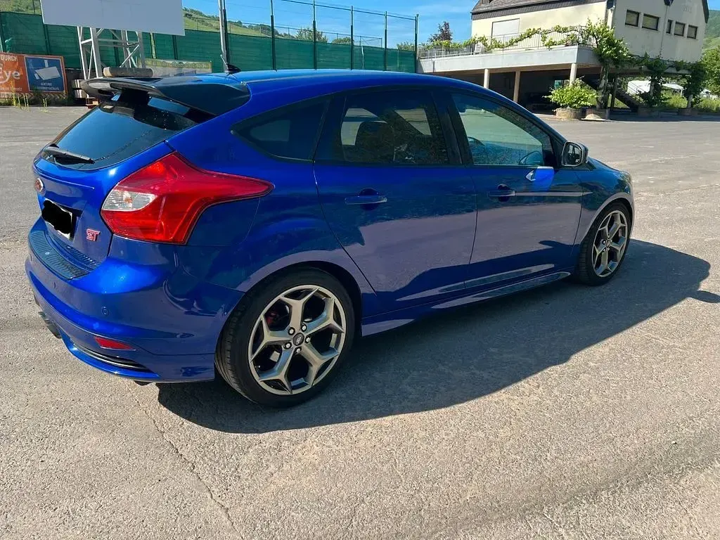 Gebraucht Ford Focus Sport 250 PS (183 kW) 2014 Blau Limousine