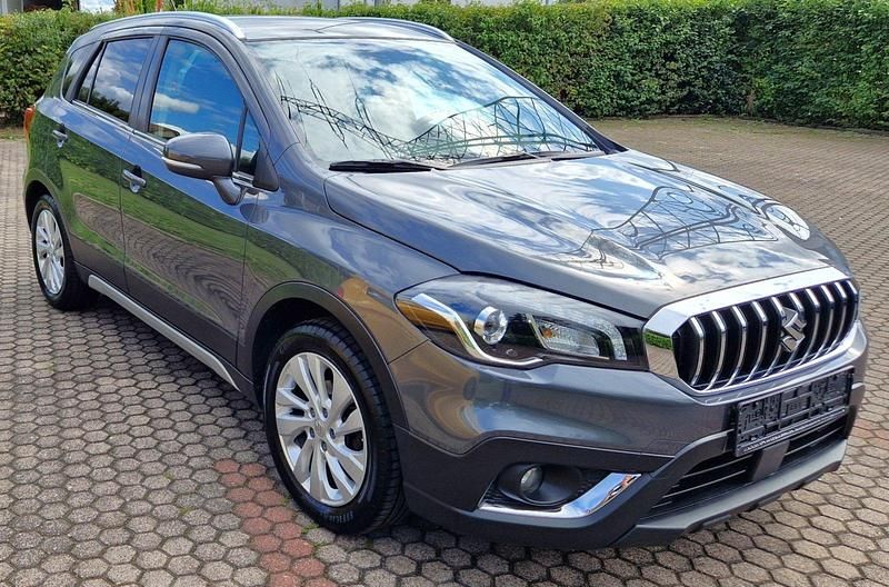Grau Gebraucht 2018 Suzuki SX4 S-Cross SUV | 14.100 € (Fairer Preis) - Bild 1/4