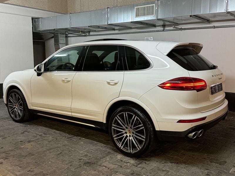 Second-hand Porsche Cayenne Sport 262 CP (192 kW) 2015 Alb SUV