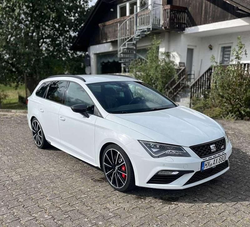 Weiß Gebraucht 2018 Cupra Leon Kombi | 18.390 € (Fairer Preis) - Bild 1/4