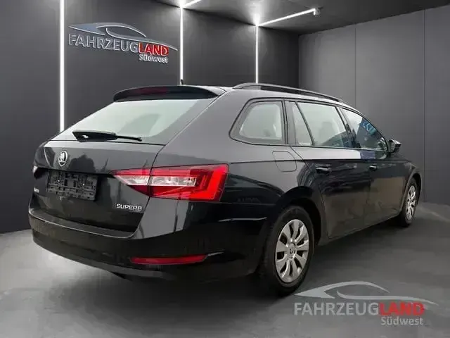 Gebraucht Skoda Superb Active 125 PS (91 kW) 2018 Schwarz Kombi