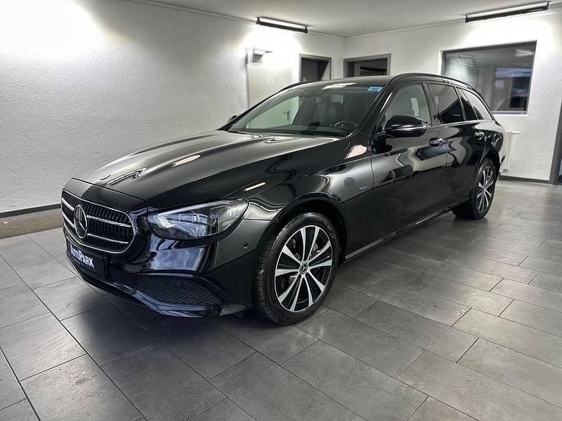 Schwarz Gebraucht 2021 Mercedes E300 Avantgarde Limousine | 24.998 € (Superpreis) - Bild 1/4
