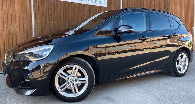 Black sapphire metallic Gebraucht 2020 BMW 218 M Sport Van / Kleinbus | 17.260 € (Fairer Preis) - Bild 1/4