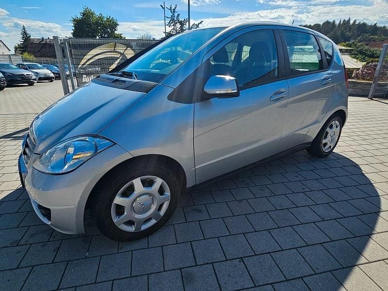 Silber Gebraucht 2012 Mercedes A160 Sport Edition Limousine | 4.999 € (Superpreis) - Bild 1/4
