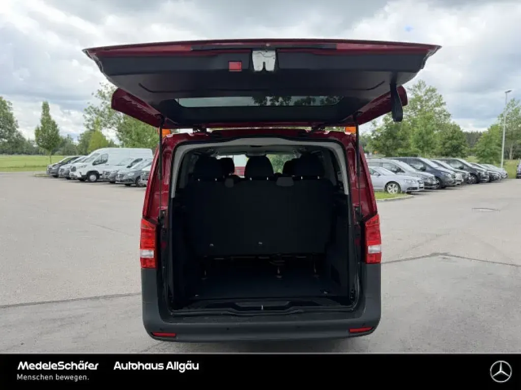 Gebraucht Mercedes Vito 136 PS (100 kW) 2024 Jupiterrot Van