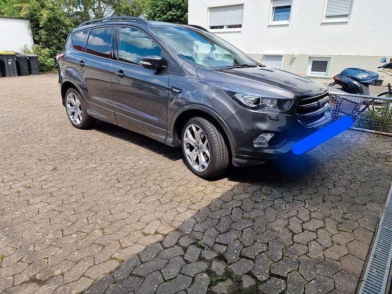 Grau Gebraucht 2018 Ford Kuga ST-Line SUV | 14.500 € (Fairer Preis) - Bild 1/4