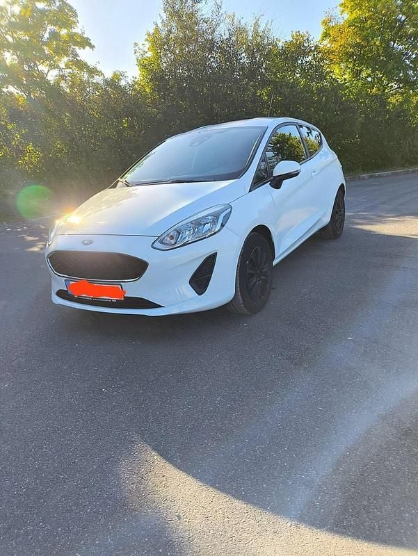 Weiß Gebraucht 2018 Ford Fiesta Kleinwagen | 4.000 € (Superpreis) - Bild 1/4