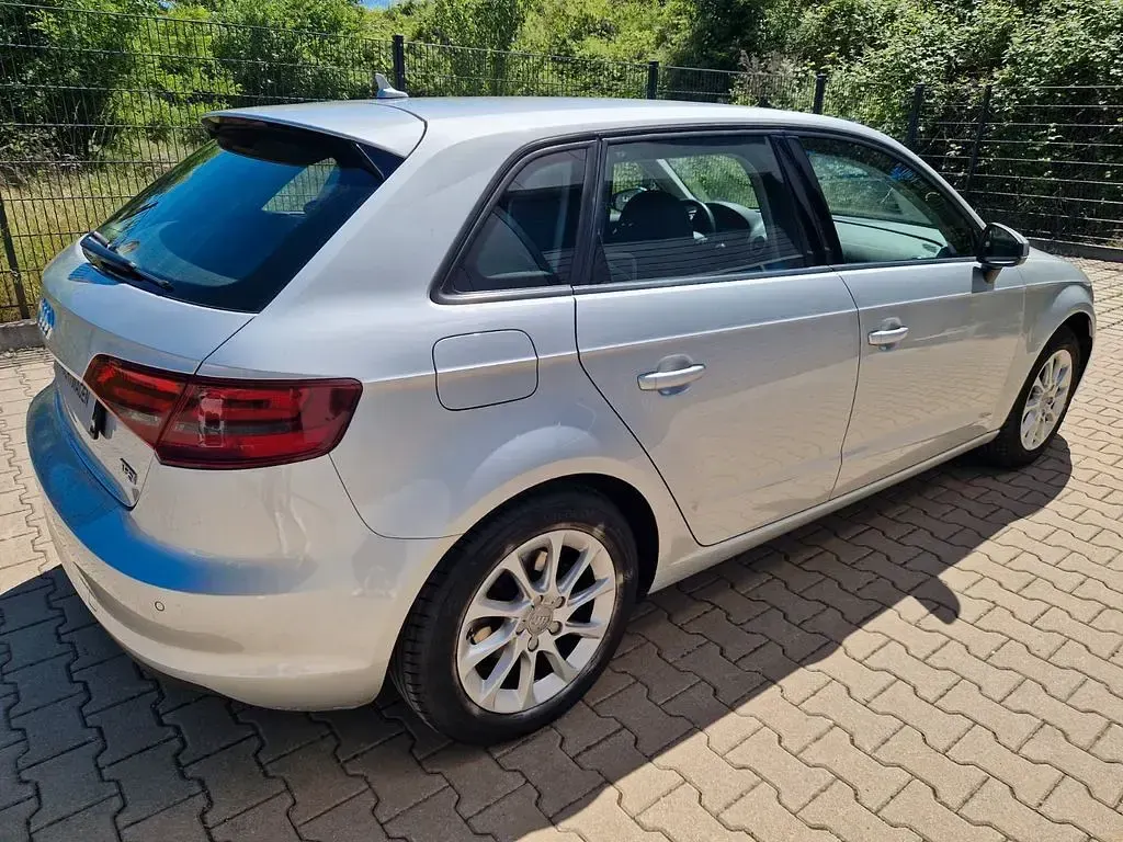 Gebraucht Audi A3 Attraction 140 PS (102 kW) 2014 Silber Limousine