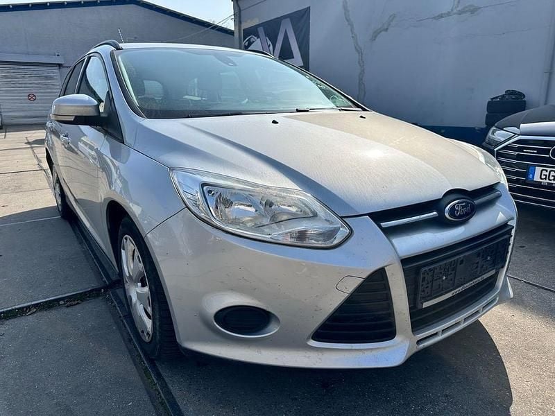 Gebraucht Ford Focus Trend 116 PS (85 kW) 2013 Silber Limousine
