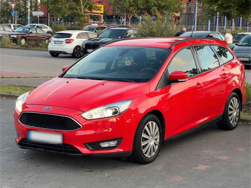 Second-hand Ford Focus 120 CP (88 kW) 2015 Roșu Break