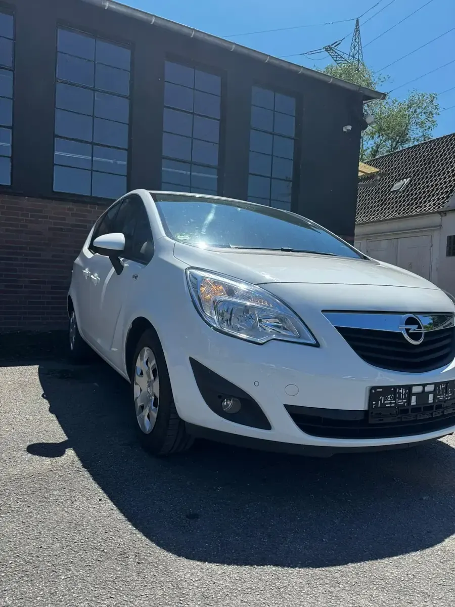 Gebraucht Opel Meriva 101 PS (74 kW) 2013 Weiß Van / Kleinbus