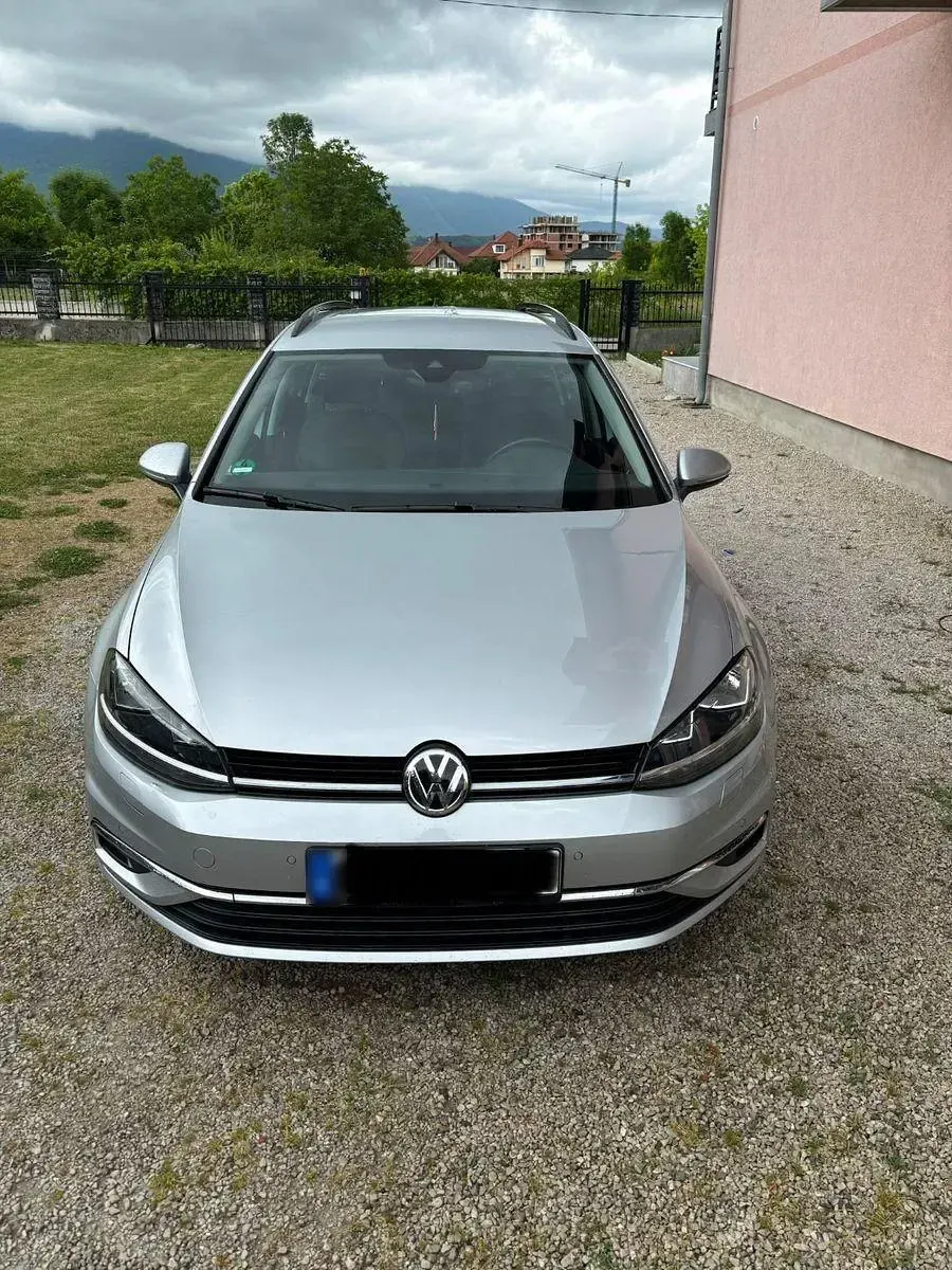 Gebraucht VW Golf VII Comfortline 116 PS (85 kW) 2019 Grau Kombi