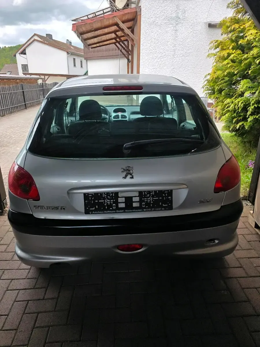 Używany Peugeot 206 75 KM (55 kW) 2004 Szary Hatchback
