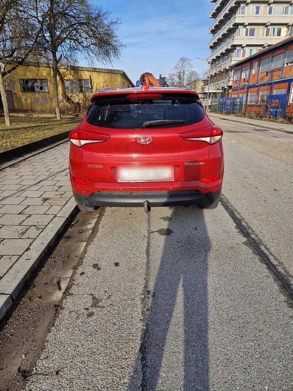 Gebraucht Hyundai Tucson 141 PS (103 kW) 2017 Rot SUV