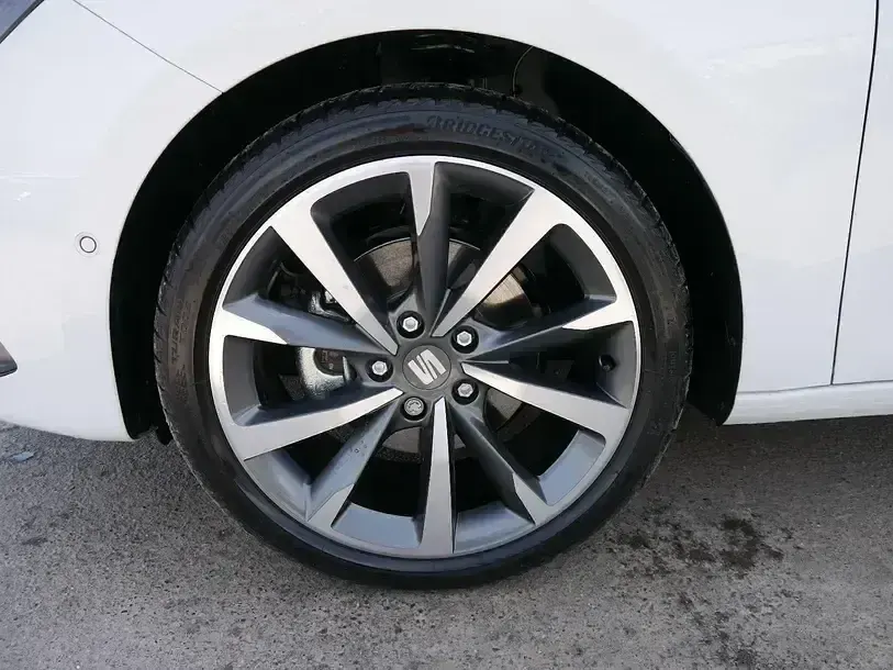 Neu Seat Leon FR 2026 Weiss