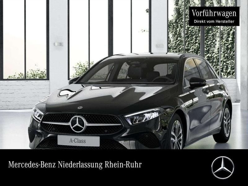 Grau Gebraucht 2025 Mercedes A200 AMG Limousine | 32.990 € (Fairer Preis) - Bild 1/4