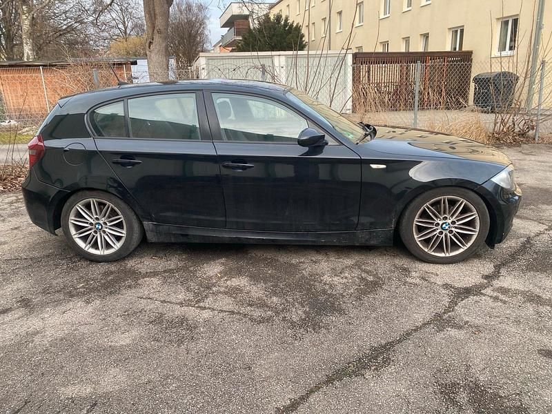 Gebraucht BMW 118 M Sport 143 PS (105 kW) 2009 Schwarz Kleinwagen