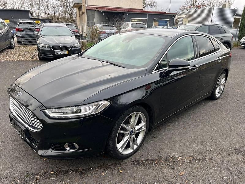 Gebraucht Ford Mondeo Titanium 179 PS (131 kW) 2015 Schwarz Limousine